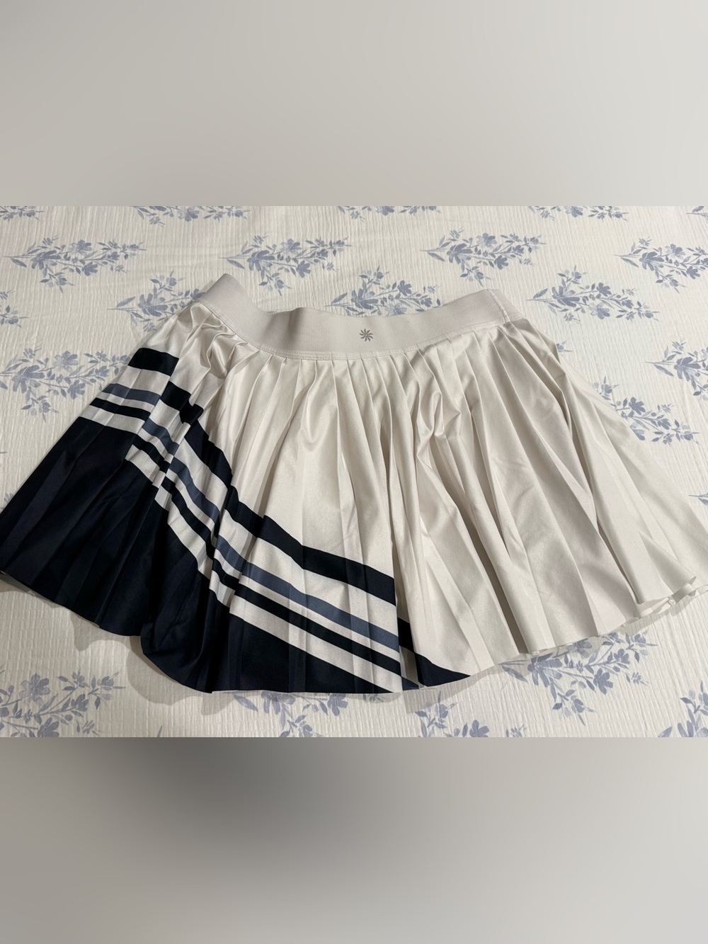 Athleta White and Navy Pleated Mini Skirt - Picture 2 of 3